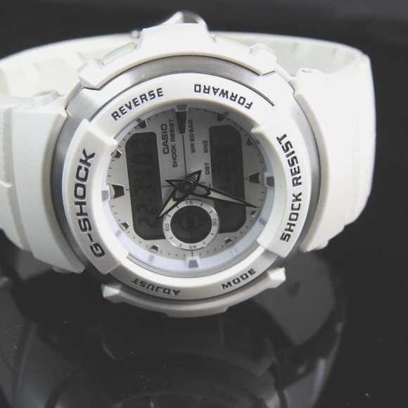 Casio G-Shock Standard G-Spike G-300LV White Watch - Picture 4 of 8
